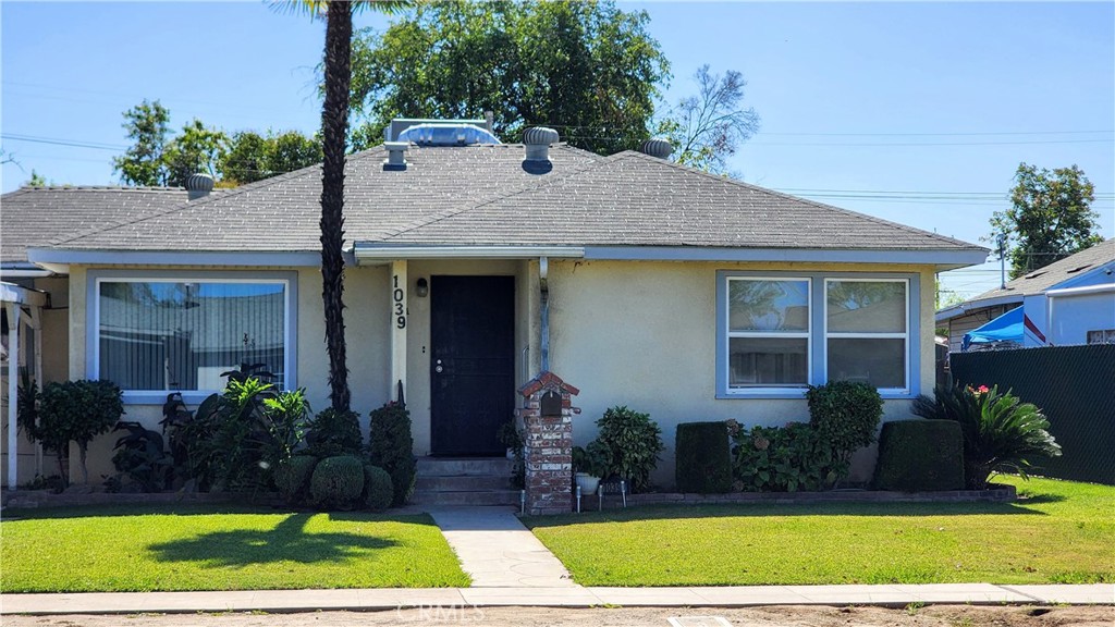1039 W Saginaw