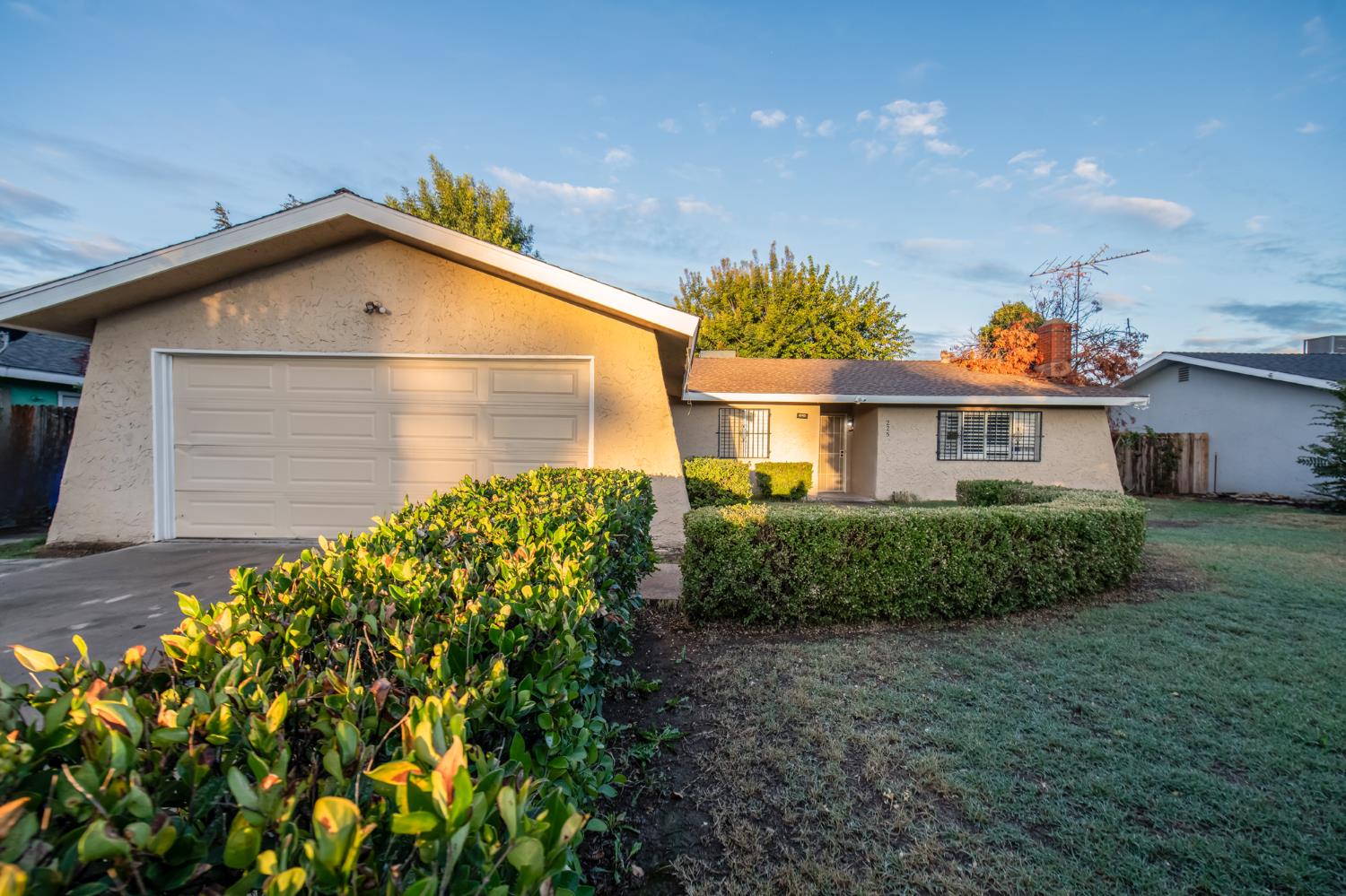 225 N Sylmar Ave