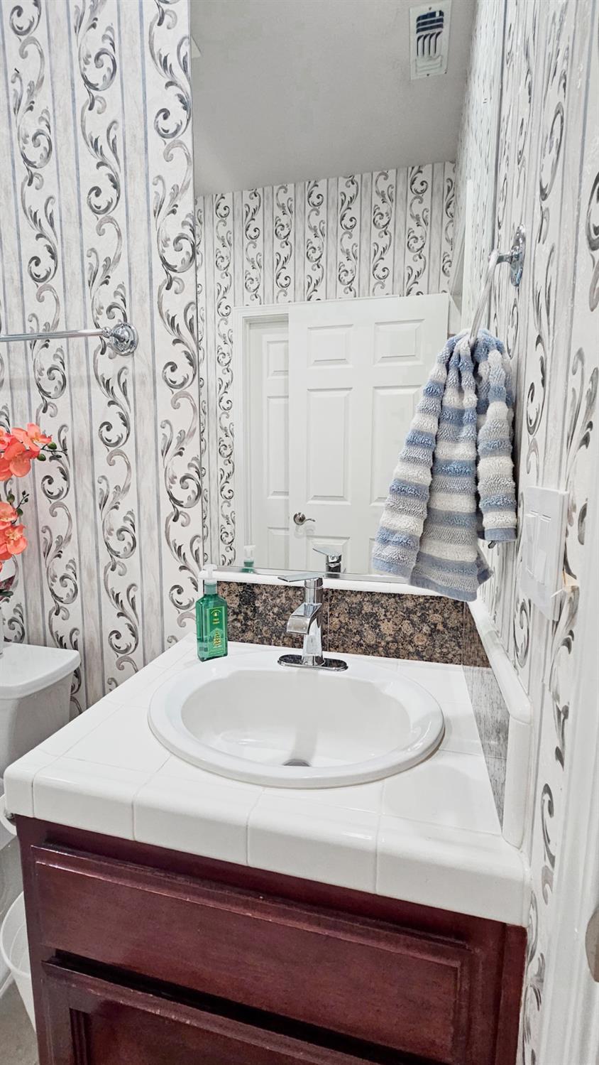 2625 E Sean Ave, Fresno, CA 93720