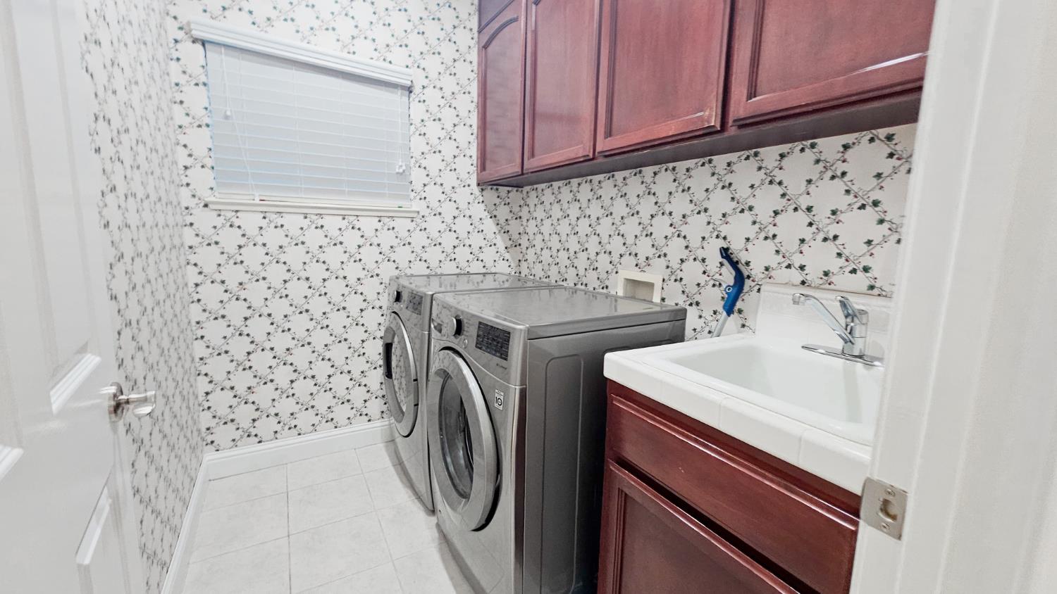 2625 E Sean Ave, Fresno, CA 93720