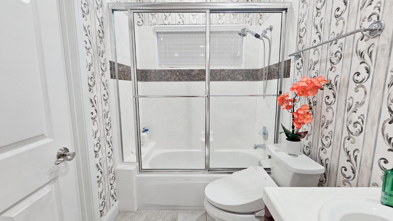 2625 E Sean Ave, Fresno, CA 93720