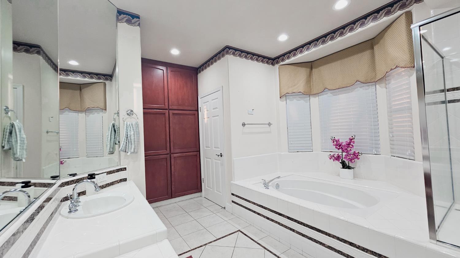 2625 E Sean Ave, Fresno, CA 93720