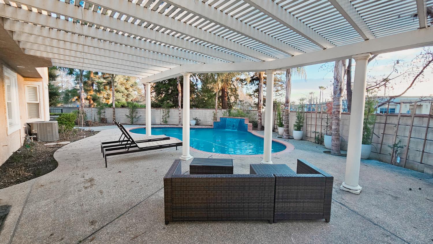 2625 E Sean Ave, Fresno, CA 93720