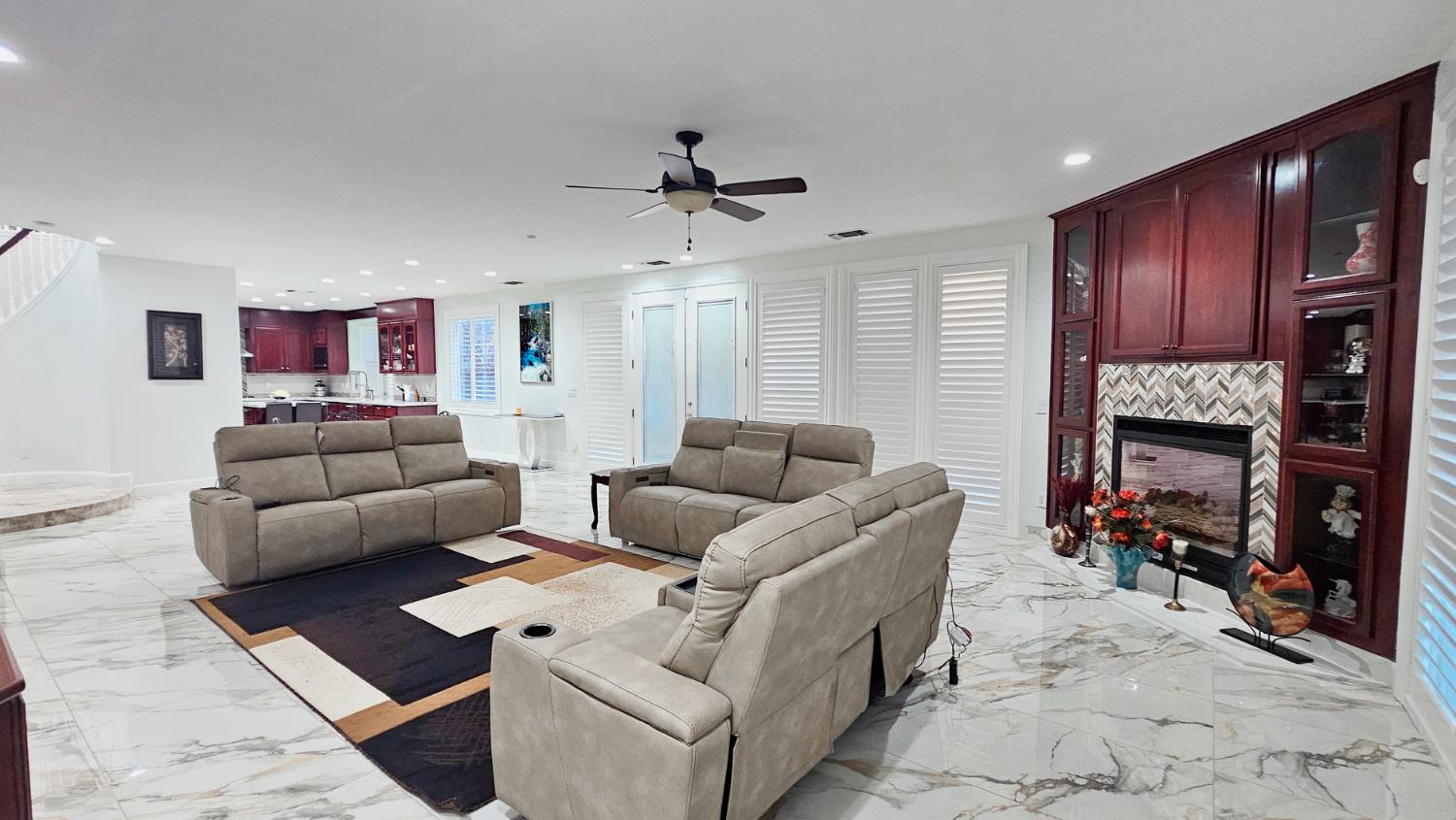 2625 E Sean Ave, Fresno, CA 93720